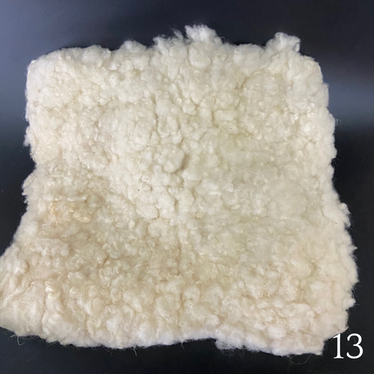 Capas de almofada de lã merina feltrada branca com verso em tecido reciclado